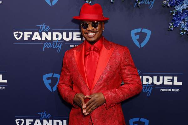 Ne-Yo Sweetly Smooches His Three Leading Ladies Leaving Fans To Discuss His Polyamorous Lifestyle