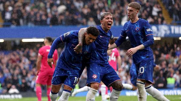 Chelsea comeback, but Europe hangs by a thread