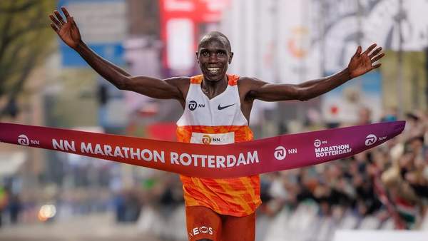 Kamworor shows resilience to clinch third career marathon win