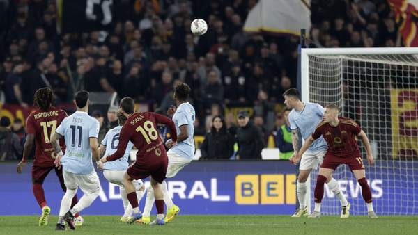 Soule protects Roma's back from Brutus Romagnoli's knife