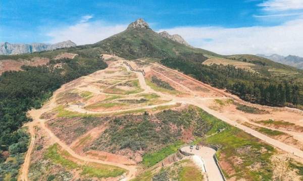 News24 | Luxury Stellenbosch mountain estate developer says it respects court order to halt build