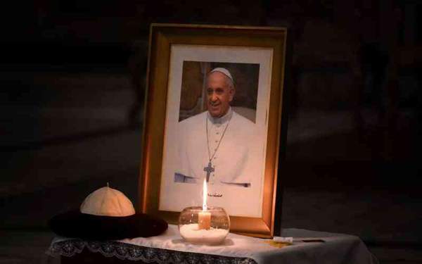 'White flag': Pope leaves bitter legacy in Ukraine