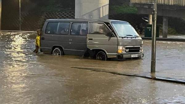 News24 | Durban roads closed as heavy rains continue to lash the metro
