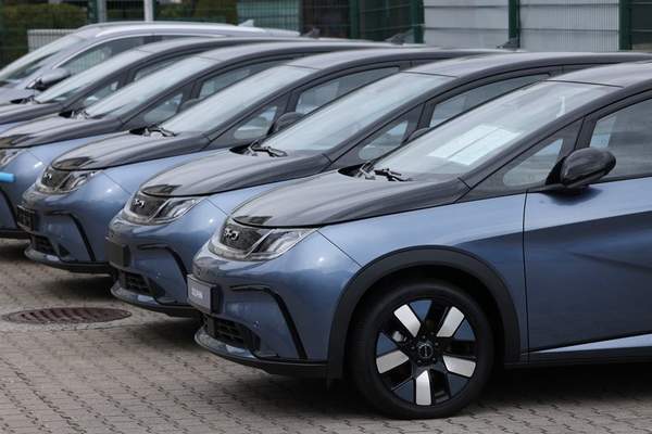News24 | Markets edge up as Trump softens tariff pain for car manufacturers