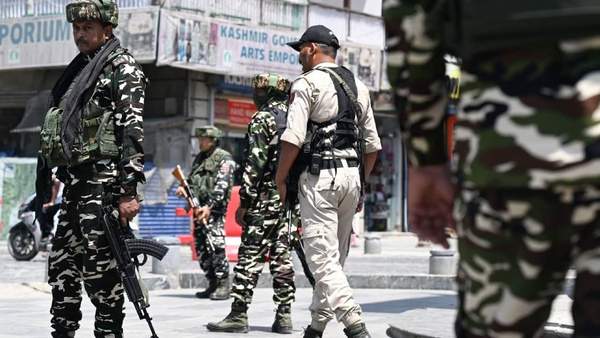 News24 | India, Pakistan troops shoot at each other as tensions escalate following Kashmir killings