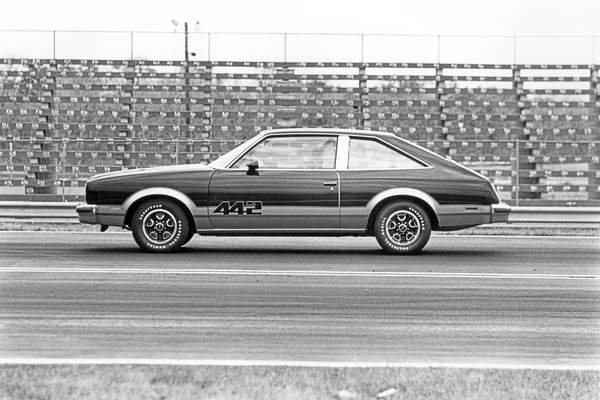 View Photos of the 1978 Oldsmobile 4-4-2