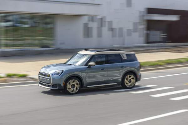 Tested: 2025 Mini Countryman EV Doesn't Give a Reason to Go Electric
