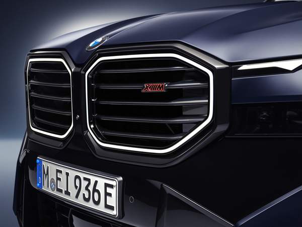 View Photos of the 2026 BMW XM Label