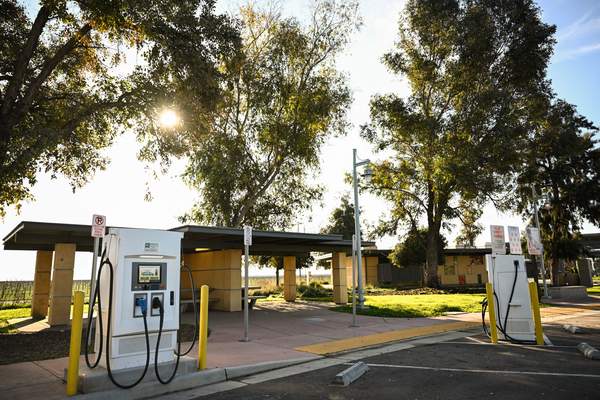 Trump Administration Blocks California EV Rules, Threatens Higher Tariffs