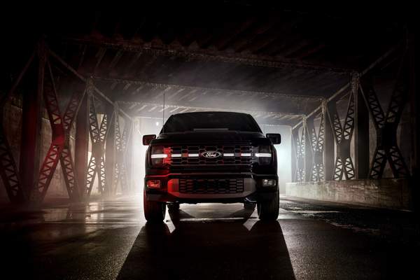 View Photos of the 2025 Ford F-150 Lobo