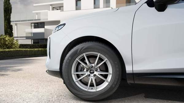 Does The New Audi Q3 Base Model Look Posh Enough to Earn Its Badge?