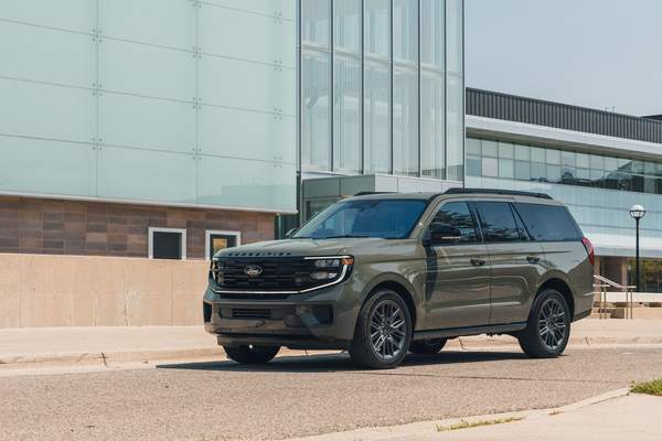 View Exterior Photos of the 2025 Ford Expedition